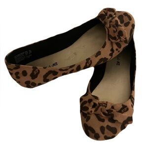 American Eagle Outfitters Leopard Print Brown Flats with Knot Detail